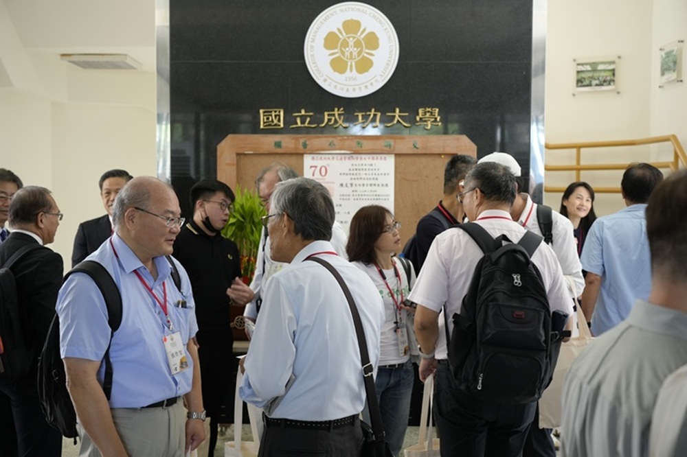 系友陸續返校報到圖片